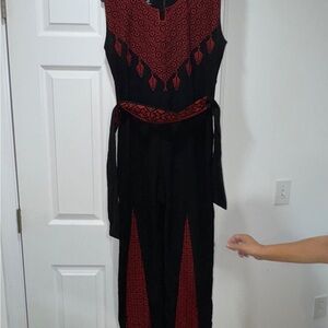 Elegant Black and Red Women's Jumper with Abaya